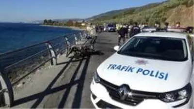 Son dakika haberleri | Motosiklet ile çarpışan otomobil 5 metre yükseklikten sahile uçtu: 1 ölü Son dakika haberleri | Motosiklet ile çarpışan otomobil 5 metre yükseklikten sahile uçtu: 1 ölü