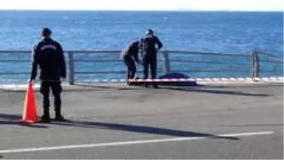 Son dakika haberleri | Motosiklet ile çarpışan otomobil 5 metre yükseklikten sahile uçtu: 1 ölü Son dakika haberleri | Motosiklet ile çarpışan otomobil 5 metre yükseklikten sahile uçtu: 1 ölü