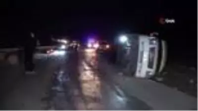 Elazığ'da minibüs devrildi: 3 yaralı Elazığ'da minibüs devrildi: 3 yaralı