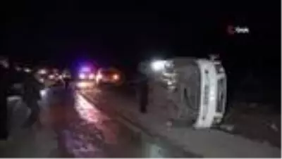 Elazığ'da minibüs devrildi: 3 yaralı Elazığ'da minibüs devrildi: 3 yaralı