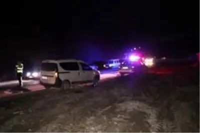 Elazığ'da minibüs devrildi: 3 yaralı Elazığ'da minibüs devrildi: 3 yaralı