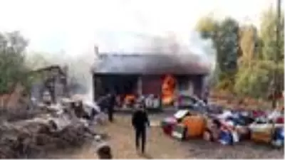 Elazığ'da tek katlı ev alev alev yandı Elazığ'da tek katlı ev alev alev yandı