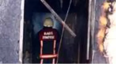Elazığ'da tek katlı ev alev alev yandı Elazığ'da tek katlı ev alev alev yandı