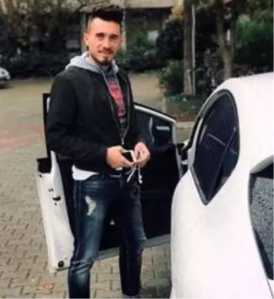 Enkazdan kurtarılan amatör futbolcu Malik Tahirler yaşamını yitirdi Enkazdan kurtarılan amatör futbolcu Malik Tahirler yaşamını yitirdi