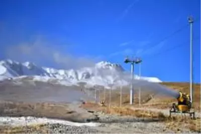 Erciyes'te yapay karlama çalışmaları başladı Erciyes'te yapay karlama çalışmaları başladı