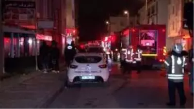 30 katlı binada yangın paniği! Gece vakti yüzlerce insan sokağa döküldü 30 katlı binada yangın paniği! Gece vakti yüzlerce insan sokağa döküldü