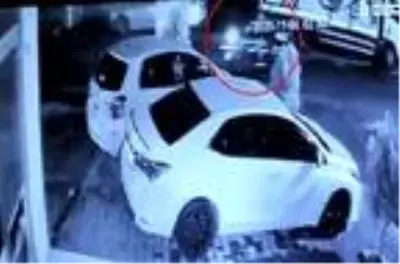 Eski sevgilisinden para almak isteyen kadın iş yerini kurşunlattı Eski sevgilisinden para almak isteyen kadın iş yerini kurşunlattı
