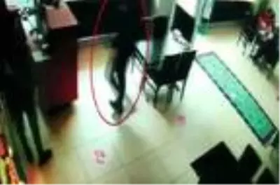 Eski sevgilisinden para almak isteyen kadın iş yerini kurşunlattı Eski sevgilisinden para almak isteyen kadın iş yerini kurşunlattı