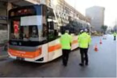 Son dakika haberleri... Eskişehir'de toplu taşıma araçlarında 'koronavirüs' denetimi Son dakika haberleri... Eskişehir'de toplu taşıma araçlarında 'koronavirüs' denetimi