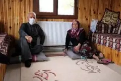 Bahçesine kurduğu güneş enerjisi sistemiyle elektrik, ısınma ve sıcak su ihtiyacını karşılıyor Bahçesine kurduğu güneş enerjisi sistemiyle elektrik, ısınma ve sıcak su ihtiyacını karşılıyor