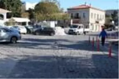Foçalılar, eski taşların daha sık ve uygun dolgu malzemesiyle yeniden döşenmesini istiyor Foçalılar, eski taşların daha sık ve uygun dolgu malzemesiyle yeniden döşenmesini istiyor