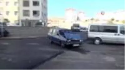 Freni patlayan kamyon iki otomobili biçti Freni patlayan kamyon iki otomobili biçti