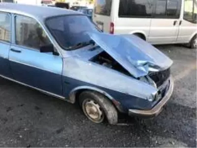 Freni patlayan kamyon iki otomobili biçti Freni patlayan kamyon iki otomobili biçti
