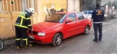Gaz kaçağı olan otomobil paniğe neden oldu Gaz kaçağı olan otomobil paniğe neden oldu