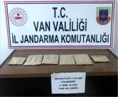 Son dakika haberi | Gevaş'ta 1 kilo 408 gram eroin ile 3 kilo 50 gram metamfetamin ele geçirildi Son dakika haberi | Gevaş'ta 1 kilo 408 gram eroin ile 3 kilo 50 gram metamfetamin ele geçirildi