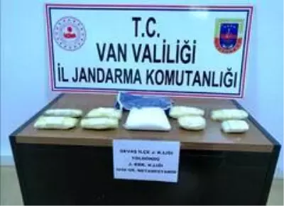 Son dakika haberi | Gevaş'ta 1 kilo 408 gram eroin ile 3 kilo 50 gram metamfetamin ele geçirildi Son dakika haberi | Gevaş'ta 1 kilo 408 gram eroin ile 3 kilo 50 gram metamfetamin ele geçirildi