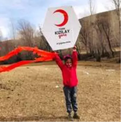 Gürpınar'da uçurtma şenliği Gürpınar'da uçurtma şenliği