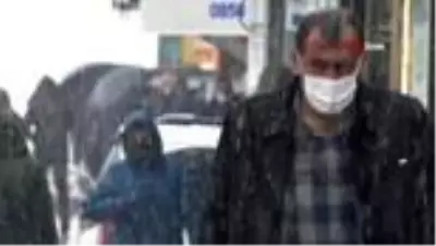 Hakkari'de mevsimin ilk karı yağdı Hakkari'de mevsimin ilk karı yağdı