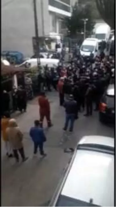 (Havadan fotoğraflarla) 6 yıldır riskli binada oturanlara belediye 'Boşaltın' dedi olaylar çıktı (Havadan fotoğraflarla) 6 yıldır riskli binada oturanlara belediye 'Boşaltın' dedi olaylar çıktı