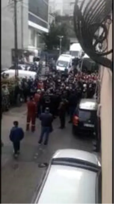 (Havadan fotoğraflarla) 6 yıldır riskli binada oturanlara belediye 'Boşaltın' dedi olaylar çıktı (Havadan fotoğraflarla) 6 yıldır riskli binada oturanlara belediye 'Boşaltın' dedi olaylar çıktı