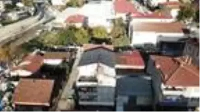 (Havadan fotoğraflarla) 6 yıldır riskli binada oturanlara belediye 'Boşaltın' dedi olaylar çıktı (Havadan fotoğraflarla) 6 yıldır riskli binada oturanlara belediye 'Boşaltın' dedi olaylar çıktı