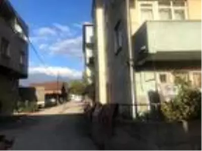 (Havadan fotoğraflarla) 6 yıldır riskli binada oturanlara belediye 'Boşaltın' dedi olaylar çıktı (Havadan fotoğraflarla) 6 yıldır riskli binada oturanlara belediye 'Boşaltın' dedi olaylar çıktı