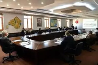 Isparta'da karayolları kış önlemleri masaya yatırıldı Isparta'da karayolları kış önlemleri masaya yatırıldı
