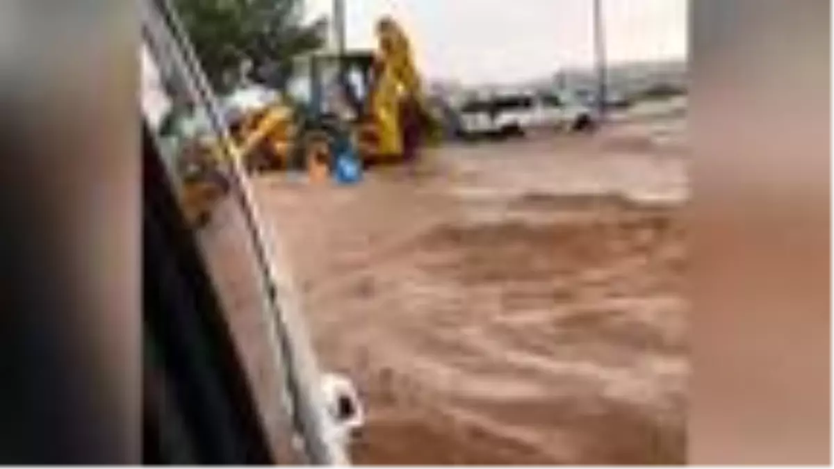 İsrail'i sel vurdu: 200 sivil tahliye edildi