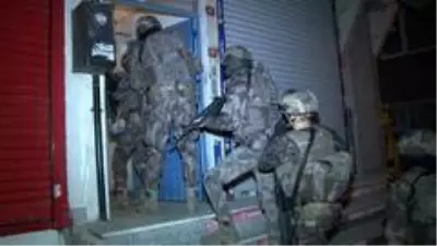 Son dakika haber: İstanbul'da eş zamanlı terör operasyonu Son dakika haber: İstanbul'da eş zamanlı terör operasyonu