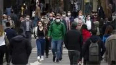 İstanbul için dikkat çeken koronavirüs araştırması: 10 kişiden yalnızca 3'ü kısıtlama istiyor İstanbul için dikkat çeken koronavirüs araştırması: 10 kişiden yalnızca 3'ü kısıtlama istiyor