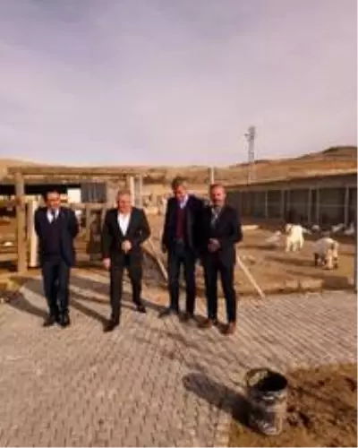 İYİ Partililer besicilerin sıkıntılarını dinledi İYİ Partililer besicilerin sıkıntılarını dinledi