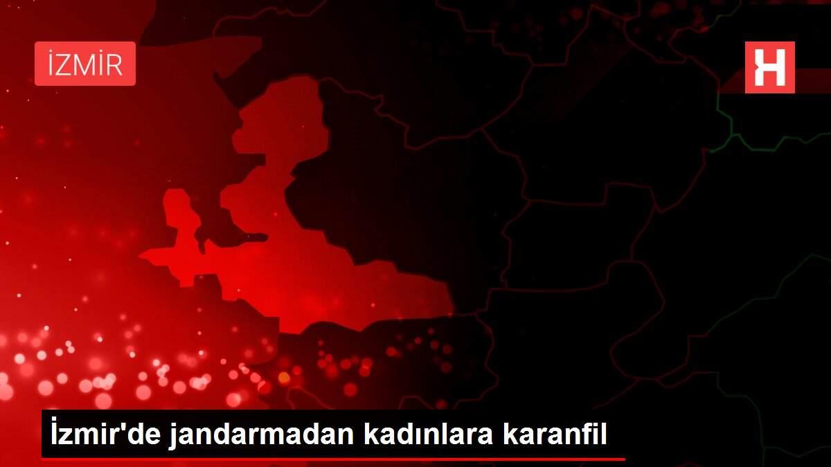 İzmir'de jandarmadan kadınlara karanfil İzmir'de jandarmadan kadınlara karanfil