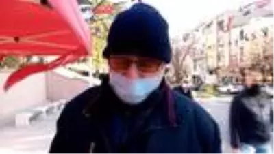 Jandarma ve polis kadınlara karanfil dağıttı Jandarma ve polis kadınlara karanfil dağıttı
