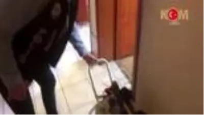 Kaçak sigara imalatı yaptığı iddia edilen 5 kişi yakalandı Kaçak sigara imalatı yaptığı iddia edilen 5 kişi yakalandı