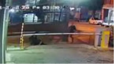 KAĞITHANE'DE BEKÇİLERİN DİKKATİ HIRSIZLIĞI ÖNLEDİ... O ANLAR KAMERADA KAĞITHANE'DE BEKÇİLERİN DİKKATİ HIRSIZLIĞI ÖNLEDİ... O ANLAR KAMERADA