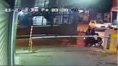 KAĞITHANE'DE BEKÇİLERİN DİKKATİ HIRSIZLIĞI ÖNLEDİ... O ANLAR KAMERADA KAĞITHANE'DE BEKÇİLERİN DİKKATİ HIRSIZLIĞI ÖNLEDİ... O ANLAR KAMERADA