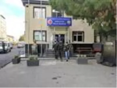 KAĞITHANE'DE BEKÇİLERİN DİKKATİ HIRSIZLIĞI ÖNLEDİ... O ANLAR KAMERADA KAĞITHANE'DE BEKÇİLERİN DİKKATİ HIRSIZLIĞI ÖNLEDİ... O ANLAR KAMERADA
