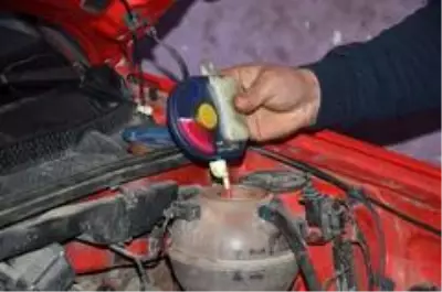 Kalitesiz ve sahte antifriz ile yağ kullanımı 15 bin liraya kadar masraf açabilir Kalitesiz ve sahte antifriz ile yağ kullanımı 15 bin liraya kadar masraf açabilir