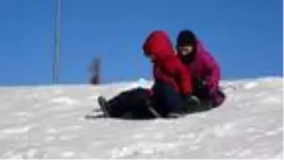 Kar yağmayan Uludağ'da, suni kar sürprizi Kar yağmayan Uludağ'da, suni kar sürprizi