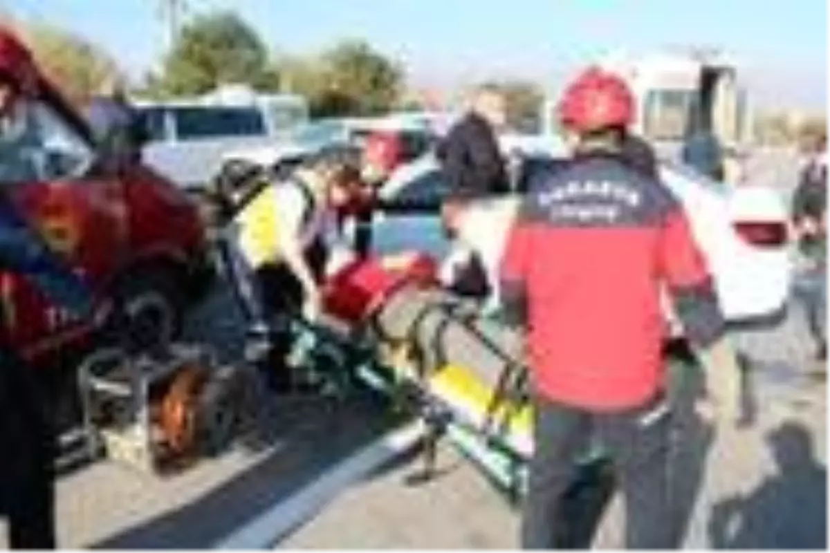 Karantinadan çıktı, kontrol için hastaneye giderken kazada yaralandı