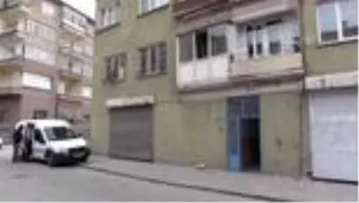 Karbonmonoksitten zehirlenen 2 kişiden biri hayatını kaybetti Karbonmonoksitten zehirlenen 2 kişiden biri hayatını kaybetti