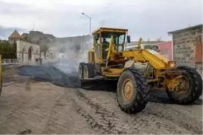 Kars Belediyesi yol çalışmalarını sürdürüyor Kars Belediyesi yol çalışmalarını sürdürüyor