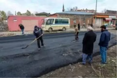 Kars Belediyesi yol çalışmalarını sürdürüyor Kars Belediyesi yol çalışmalarını sürdürüyor
