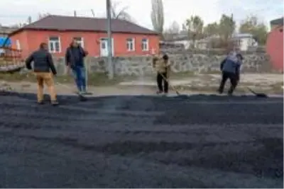 Kars Belediyesi yol çalışmalarını sürdürüyor Kars Belediyesi yol çalışmalarını sürdürüyor