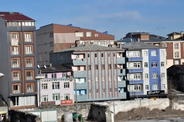 Koronavirüs nedeniyle öğrencilerin gelmediği Kars'ta kiralık evler elde kaldı Koronavirüs nedeniyle öğrencilerin gelmediği Kars'ta kiralık evler elde kaldı