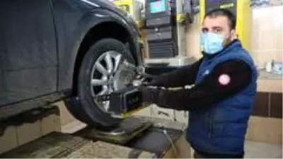 Kış mesaisi başladı, lastikçilerde kuyruk oluştu Kış mesaisi başladı, lastikçilerde kuyruk oluştu
