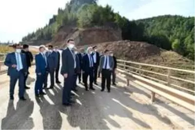 Komşu iki şehirden ortak asfalt çalışması Komşu iki şehirden ortak asfalt çalışması