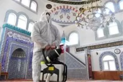 Konyaaltı'nda taksi durakları, parklar ve camilere dezenfekte çalışması Konyaaltı'nda taksi durakları, parklar ve camilere dezenfekte çalışması