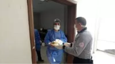 Korona virüse karşı Nevşehir kabak çekirdeği dağıttılar Korona virüse karşı Nevşehir kabak çekirdeği dağıttılar