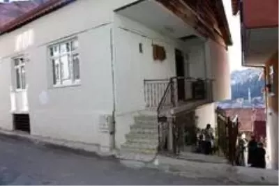 Korona virüsten bir hafta arayla ölen karı-koca yakınlarını yasa boğdu Korona virüsten bir hafta arayla ölen karı-koca yakınlarını yasa boğdu